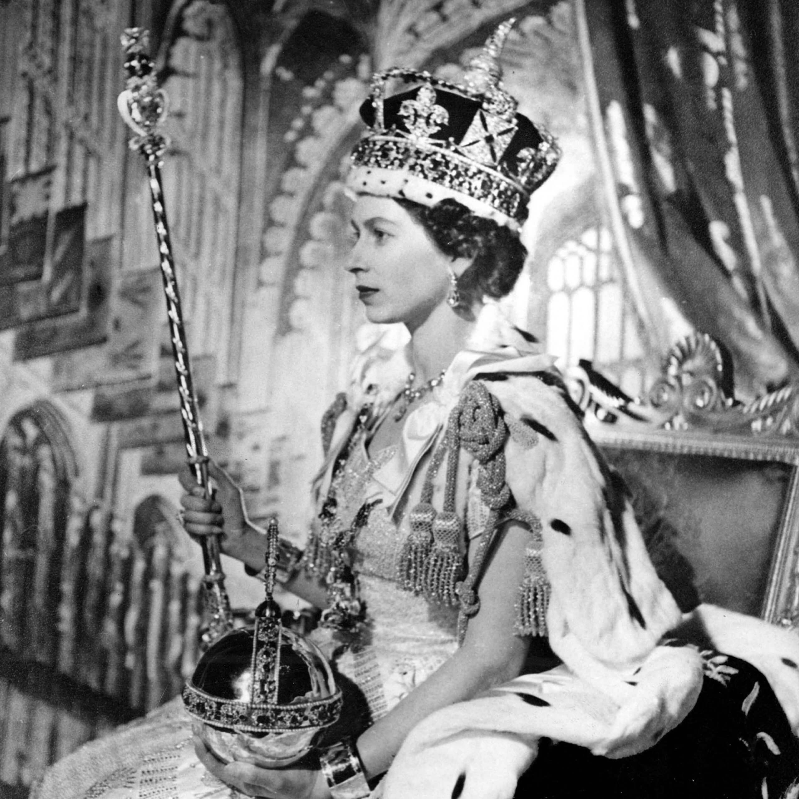 Jun 05 1953 London UK QUEEN ELIZABETH after her coronation on June 2nd 1953 wearing the Imperial State Crown1x1 scaled