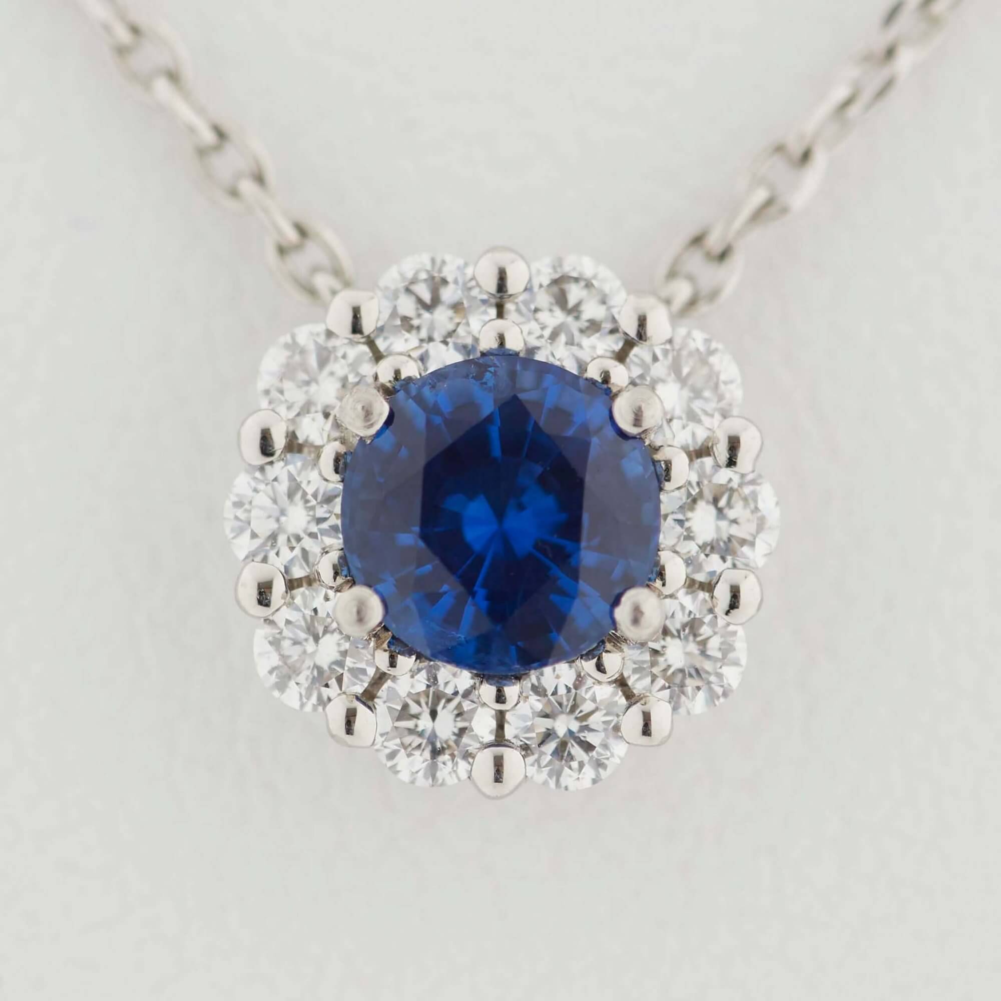 Garrard 1735 jewellery collection Sapphire Round Pendant in Platinum JP17PT06 Detail view