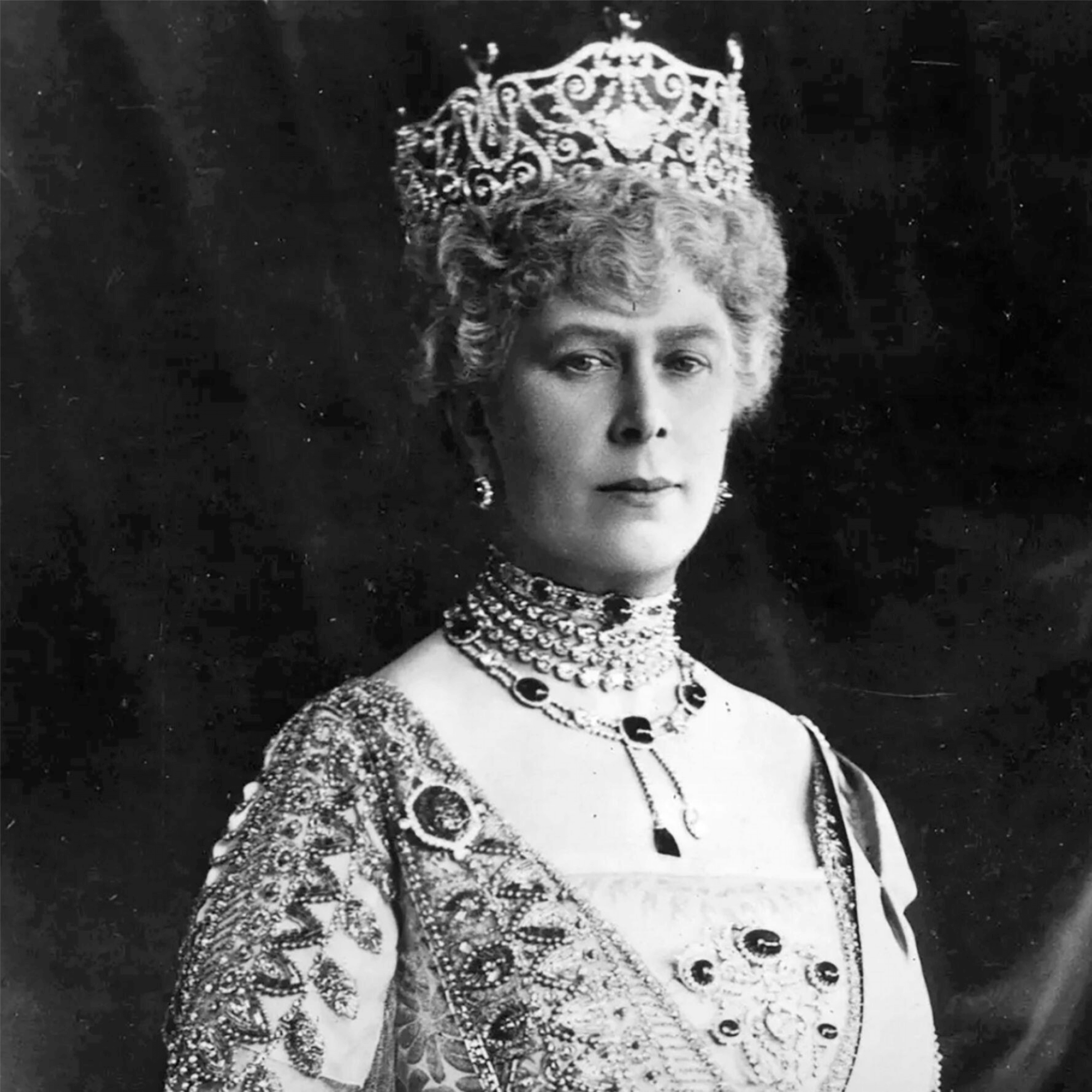 queen elizabeth wedding tiara