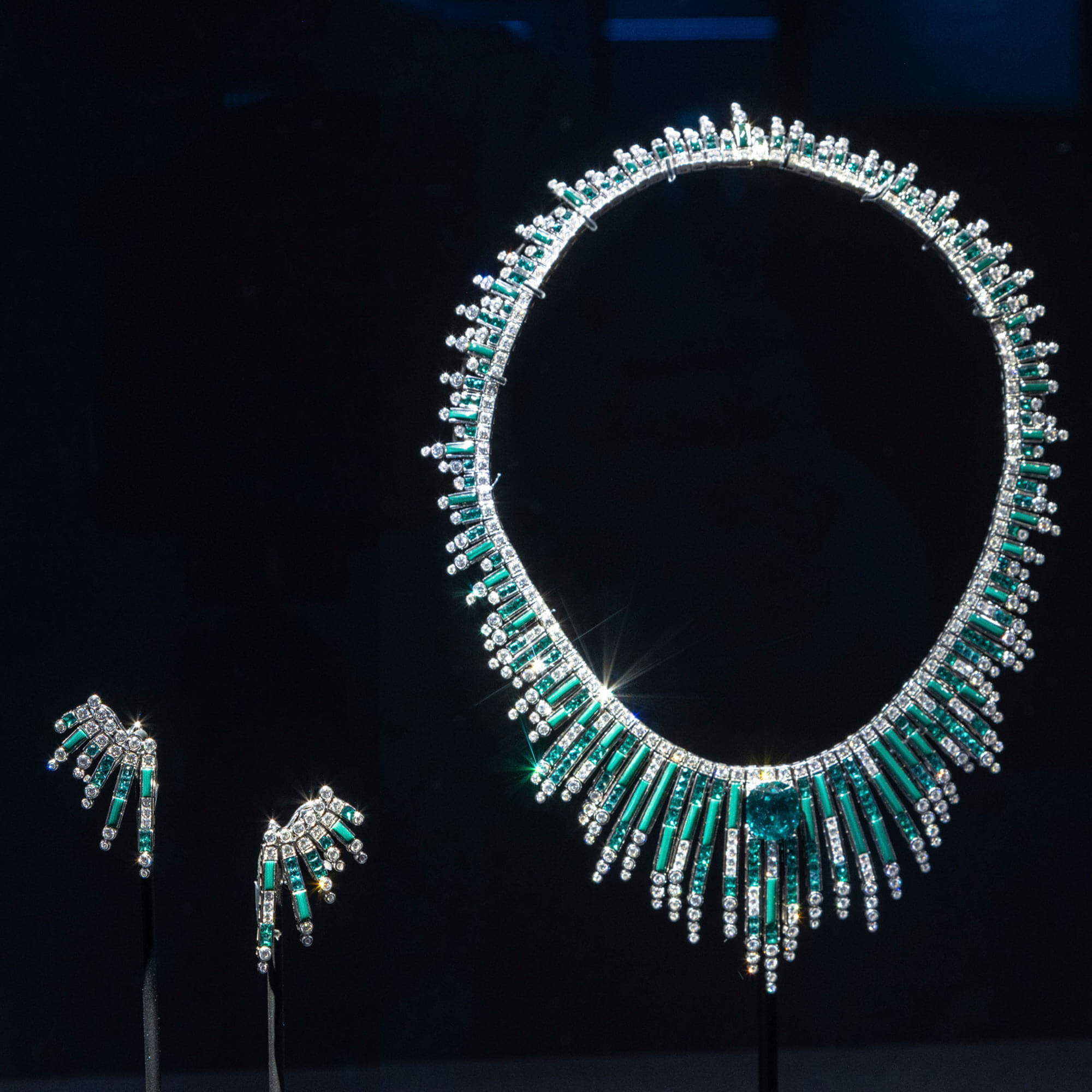 Archive models of the Garrard Amazonia Necklace and earrings on display in the Crown to Couture Exhibition at Kensington Palace