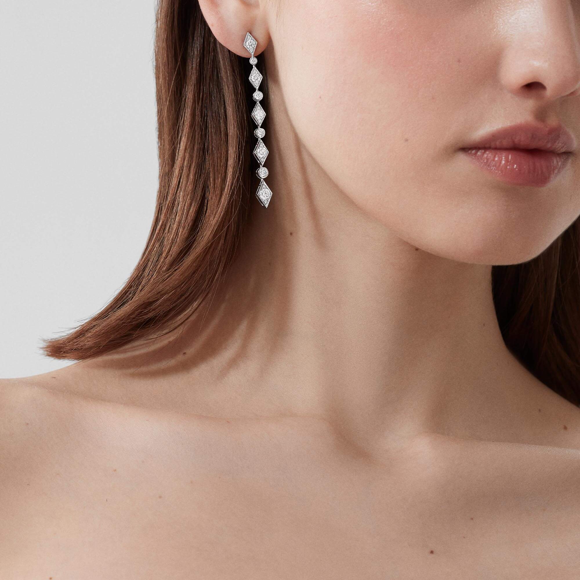 0047 Garrard Albemarle Diamond Drop Earrings In 18ct White Gold 2014501 Model